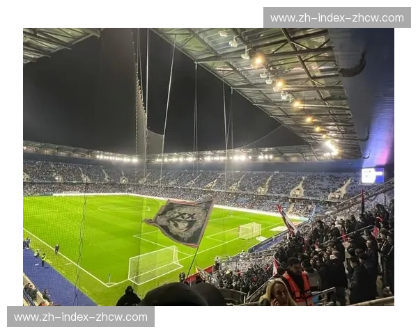 勒阿弗尔五后卫深度防守失效 巴尔科拉头球暴露定位球防守漏洞